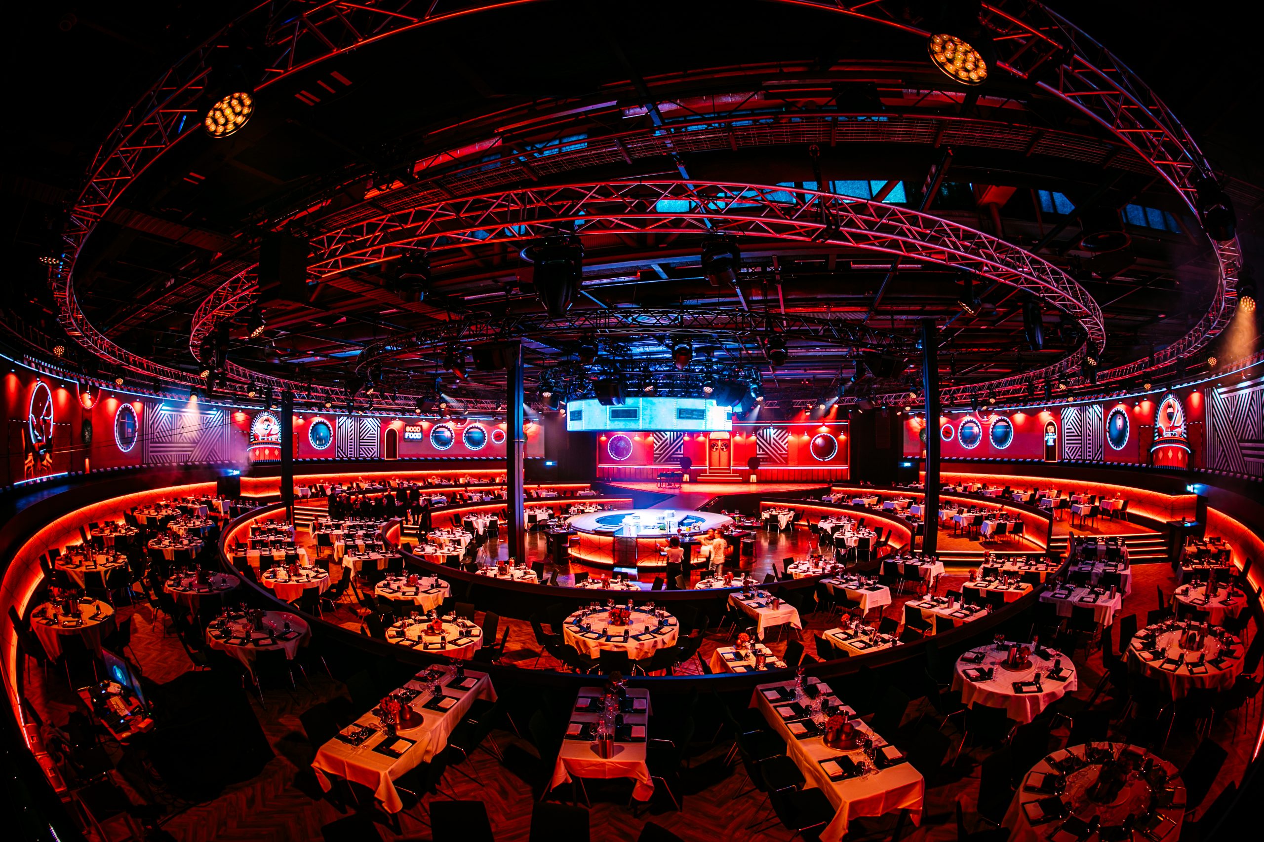 Chain converts Studio 21 into complete new 360 degree dinner show